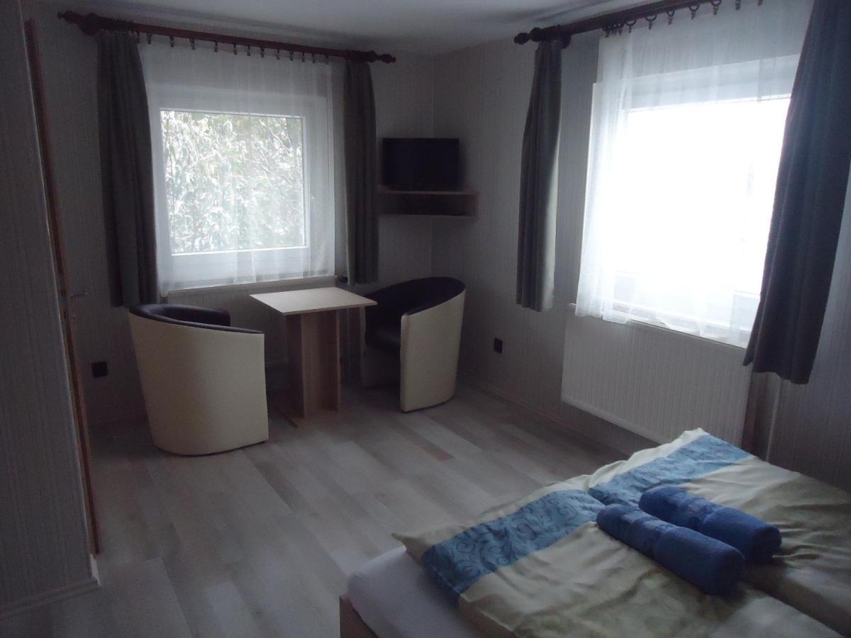 Hotel Deutsches Haus à Szabadkígyós Extérieur photo