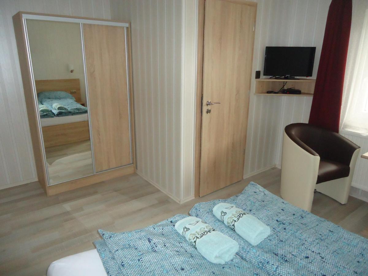Hotel Deutsches Haus à Szabadkígyós Extérieur photo