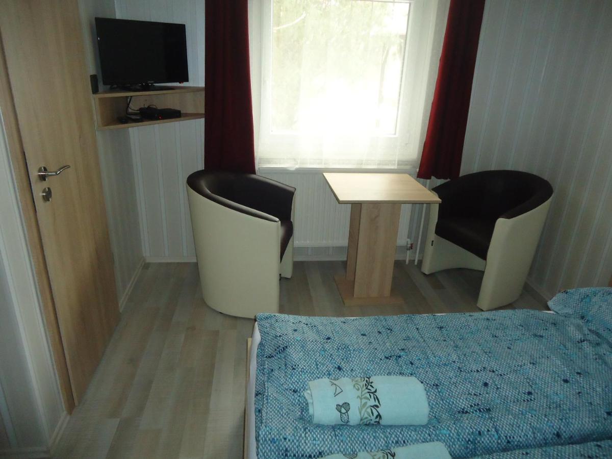 Hotel Deutsches Haus à Szabadkígyós Extérieur photo