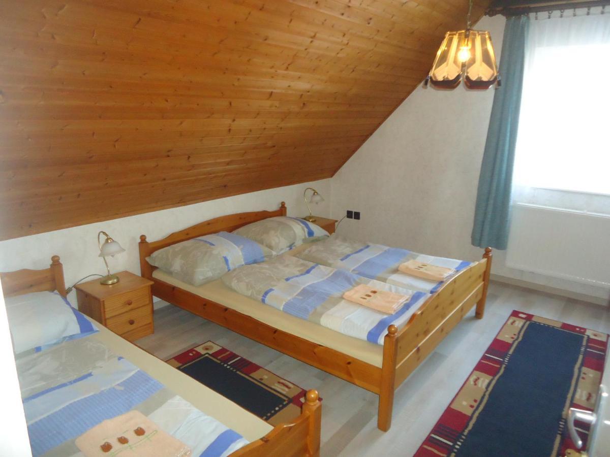 Hotel Deutsches Haus à Szabadkígyós Extérieur photo