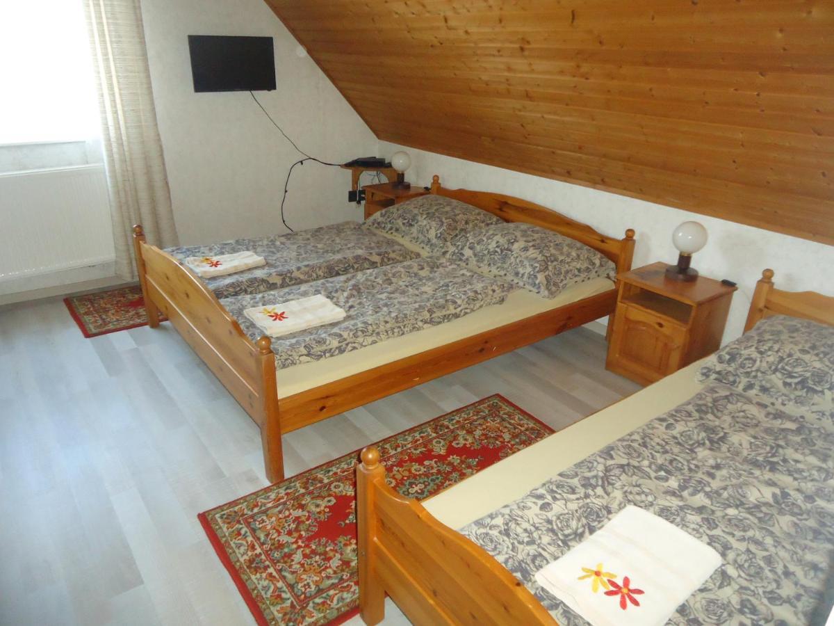 Hotel Deutsches Haus à Szabadkígyós Extérieur photo
