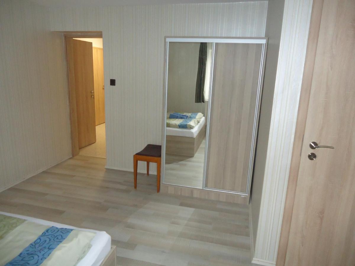 Hotel Deutsches Haus à Szabadkígyós Extérieur photo