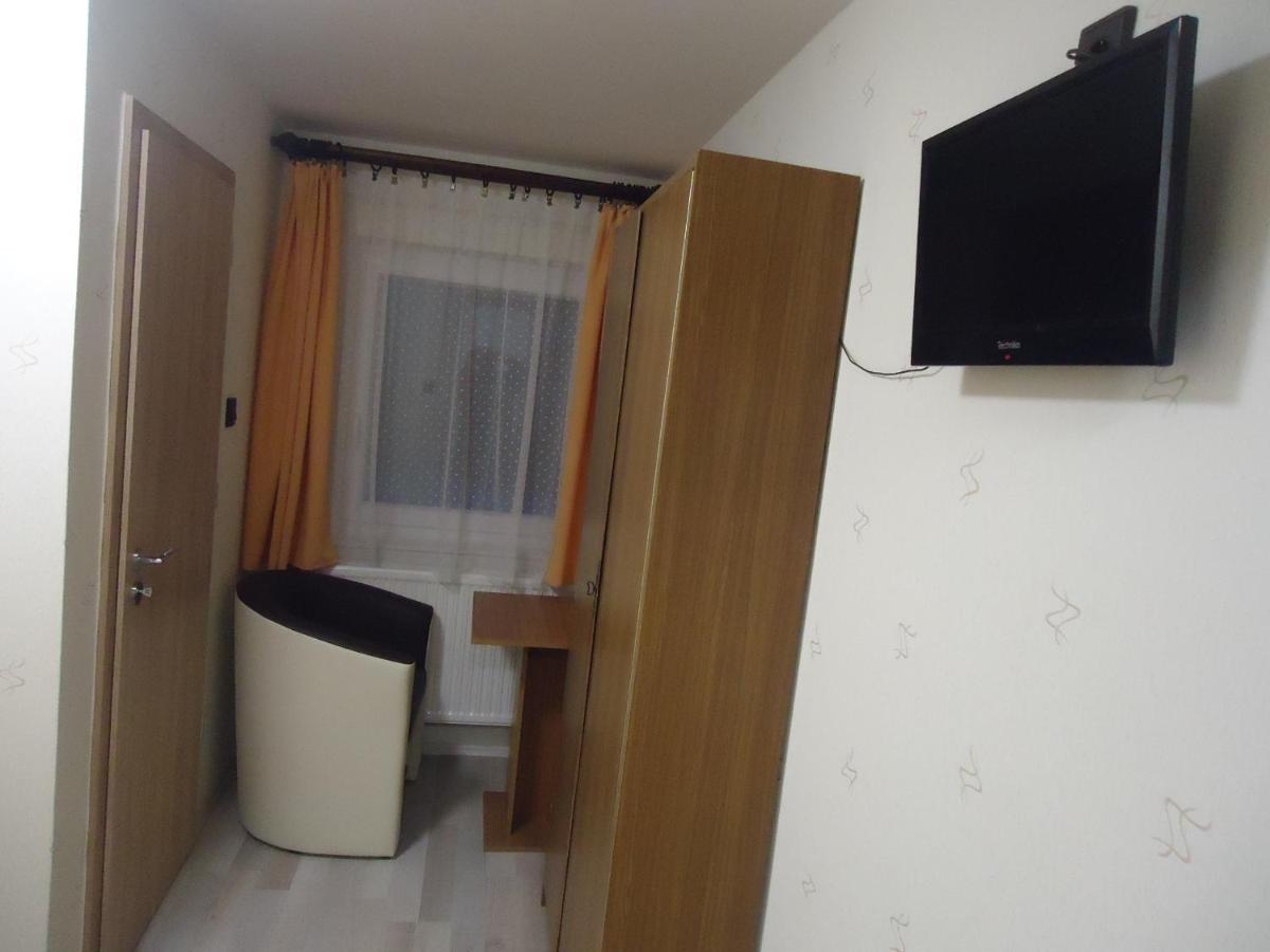 Hotel Deutsches Haus à Szabadkígyós Extérieur photo